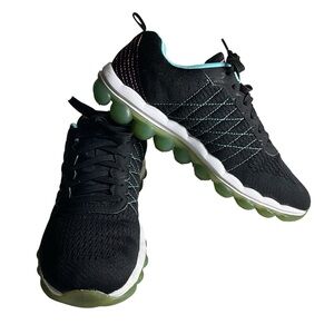 Skachars -Air Black and Green Men's Athletic Shoes Women’s 7.5